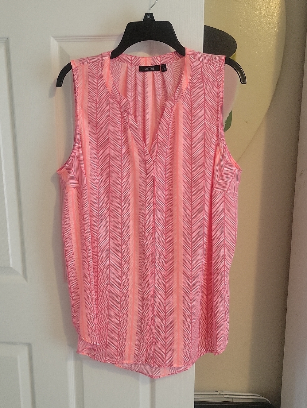 Apt. 9 Sz1X Pink, Orange Chevron-Stripe Sleeveless Button up V-Neck Blouse